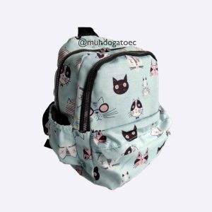 Mochila con diseño de gatos y brillos